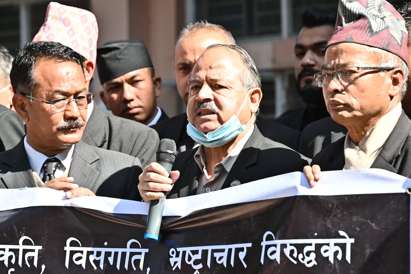 वरिष्ठ अधिवक्ता कार्की भन्छन्- प्रधानन्यायाधीशलाई तानाशाह जसरी नै हटाउन लाग्नु परेको छ 